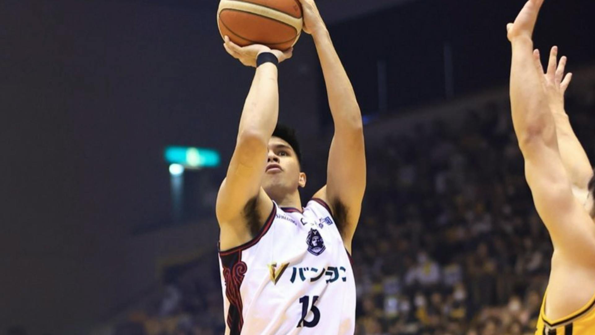 Kiefer Ravena helps anchor Yokohama